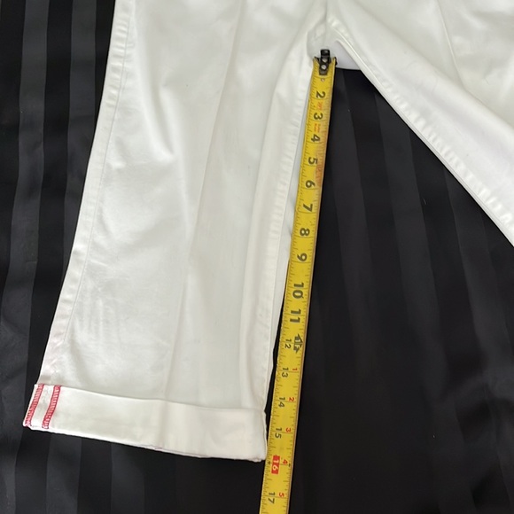 Larry Levine Petite White Capri Pant. Size 10P - Picture 9 of 11